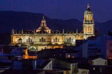 En Baeza, tanto valen los pies como la cabeza.