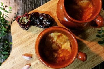 Que por arriba, que por abajo, siempre tienen un pero las sopas de ajo.