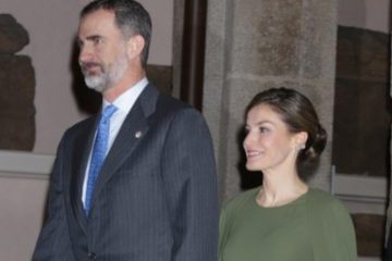 Quien se viste de verde, a su rostro se atreve.