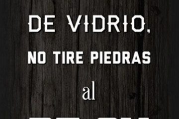 Quien tiene el tejado de vidrio, no tire piedras al de su vecino.