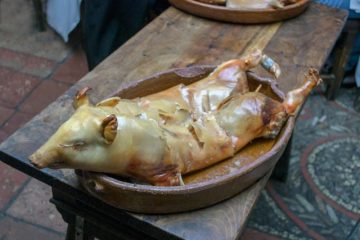 Vino el cochinillo y tiró el cantarillo.