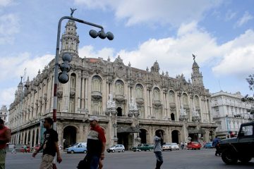 El campo de Agramante [parecer, convertirse en]